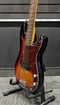 Fender American Pro II P-Bass, Rosewood Fingerboard - 3-Colour Sunburst 5